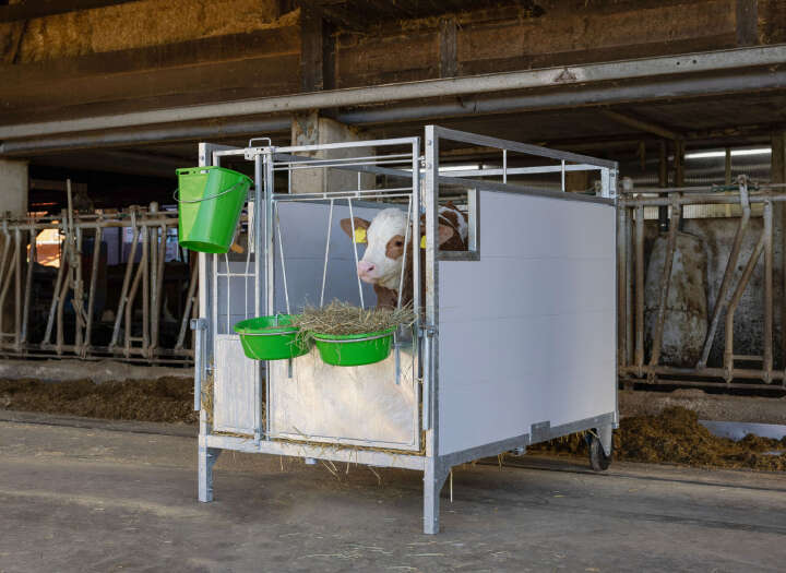 KERBL Kälberbox Premium mit schwenkbarem Boden